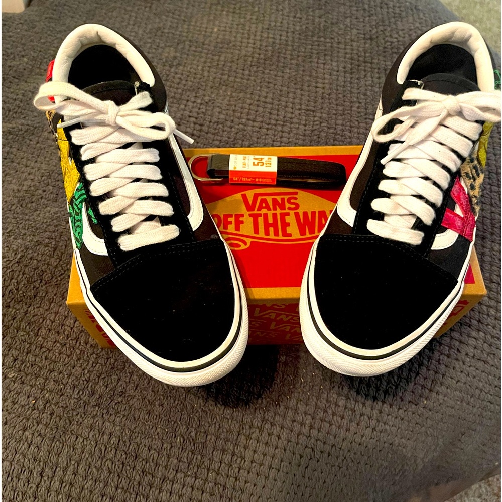Old Skool (Multi Animal) Vans Sneakers with extra black laces